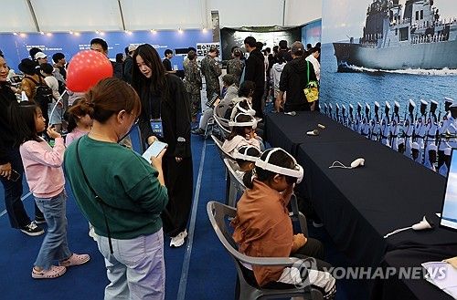 붐비는 2024 계룡군문화축제장