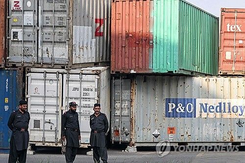 수도 봉쇄한 파키스탄 경찰