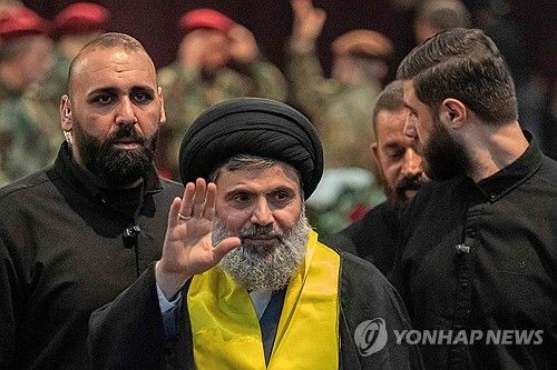 하셈 사피에딘(가운데)