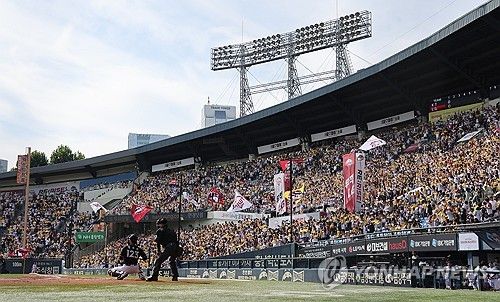 프로야구 포스트시즌 매진 행진