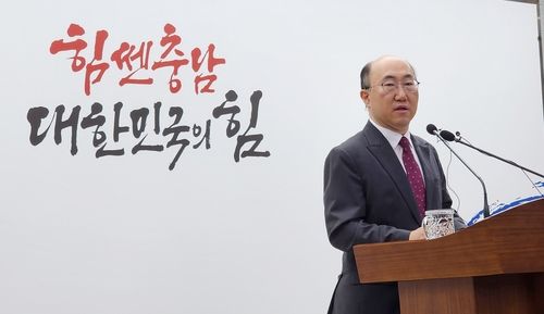 지천댐 관련 기자회견하는 김기영 충남도 행정부지사