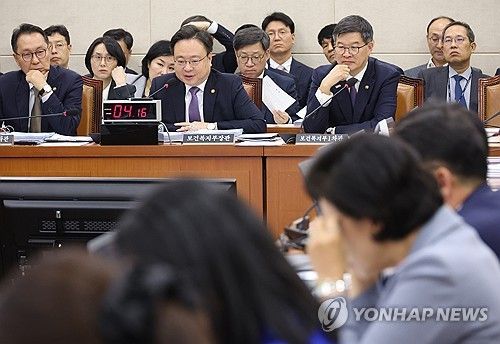 답변하는 조규홍 보건복지부 장관