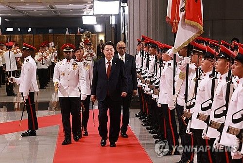 尹 방문에 회기 하루 비운 싱가포르…대통령실 