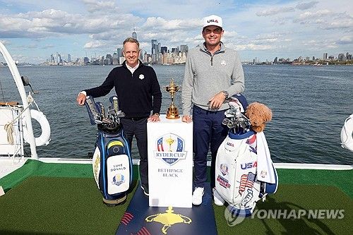 유럽팀 단장 루크 도널드(왼쪽)와 미국팀 단장 키건 브래들리 