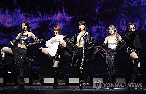 르세라핌, 신곡 '크레이지' 무대 공개