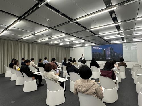 네이버 본사 방문해 강의 듣는 울주군 공무원들