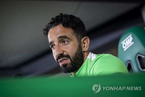 지난달 31일 기자회견에 나선 스포르팅 CP의 루벤 아모림 감독