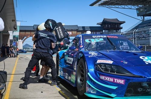 슈퍼 6000 클래스 중간 급유 장면