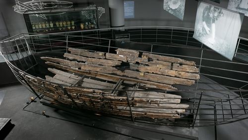 목포해양유물전시관에 복원 전시 중인 완도선 