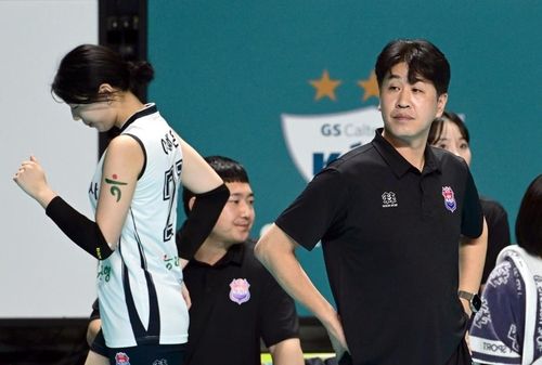 한국도로공사 김종민(오른쪽) 감독