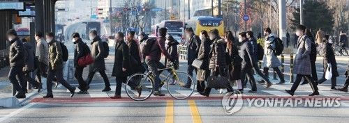 정부세종청사 출근하는 공무원들