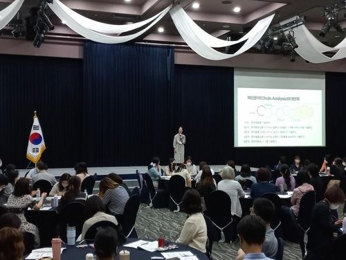 교제 폭력 상담 전문가 양성 교육을 하는 김도연 소장