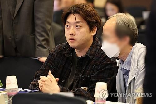 의협 정기대의원 총회 참석한 박단 대전협 비대위원장