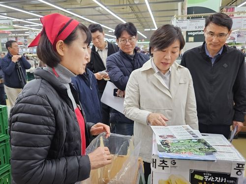 김장재료 수급 상황 점검하는 송미령 농식품부 장관
