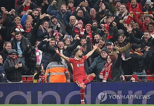 추가골 넣고 기뻐하는 리버풀 살라흐