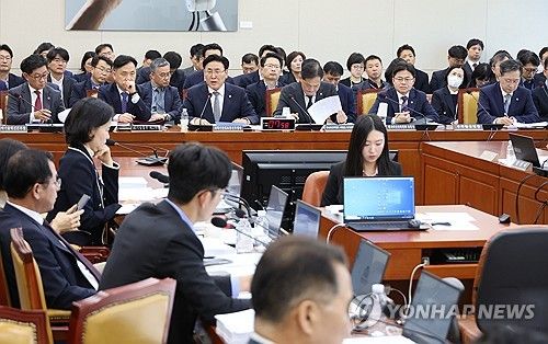 답변하는 유상임 과기부 장관