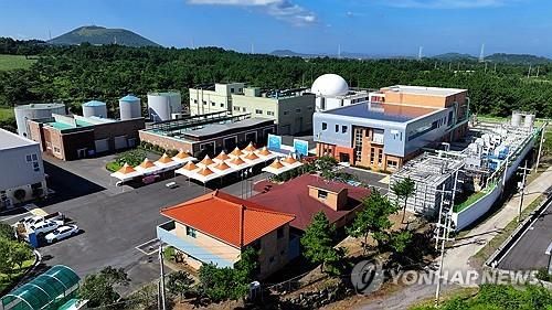 제주 제주시에 설치된 가축분뇨 공공처리시설. 이 시설에서는 가축분뇨로 바이오가스와 전기를 생산할 수 있다. [연합뉴스 자료사진]