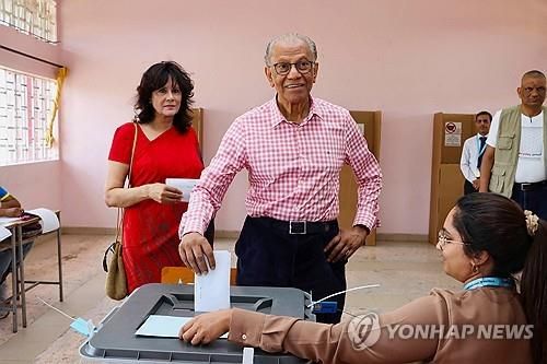 모리셔스 야당 연합 '변화를 위한 동맹'을 이끄는 나빈 람굴람 전 총리