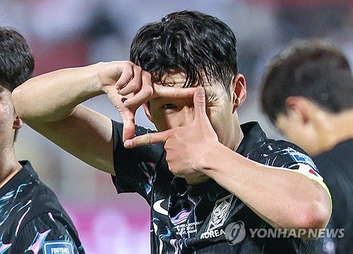 손흥민의 '찰칵 세리머니'