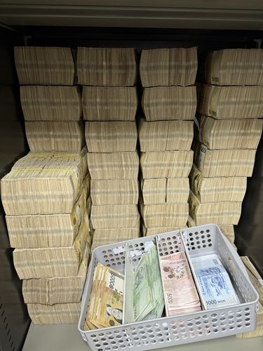 상품권업체에서 압수한 현금다발