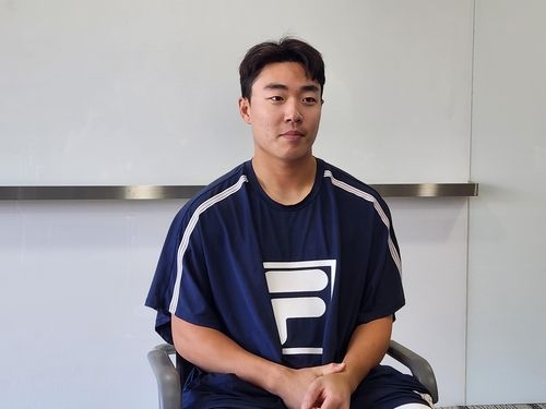 인터뷰하는 여동건