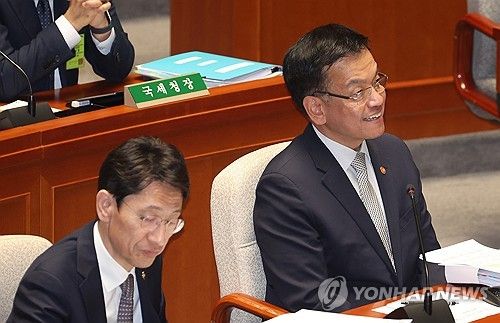 질의에 답하는 최상목 부총리