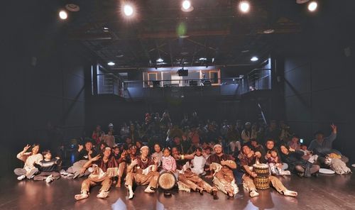 지난 10일 '릴리와 함께 서아프리카 예술여행' 공연 종료 후 관객과 함께 기념 촬영