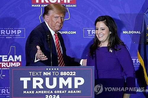 유엔주재 대사로 지명된 스테파닉 의원(우)