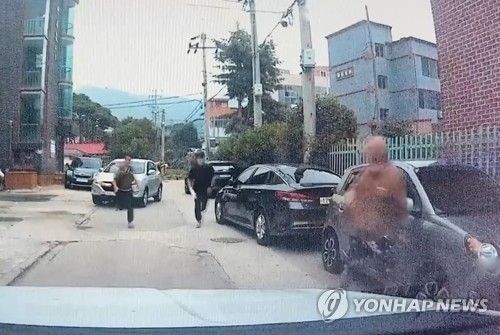 대포차 유통,이용 불법체류 외국인 검거하는 경찰