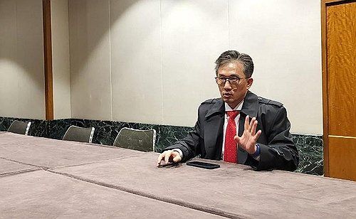 인터뷰하는 이일규 전 쿠바 주재 북한대사관 참사