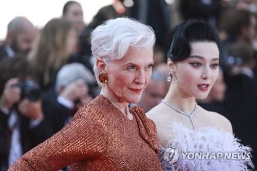 지난해 5월 프랑스 칸영화제에서 나란히 선 메이 머스크(왼쪽)와 중국 배우 판빙빙