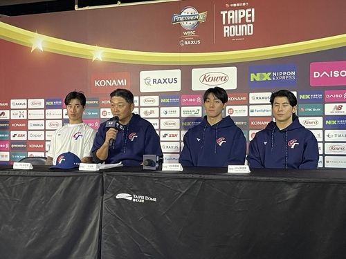 승리 인터뷰 중인 대만 야구대표팀