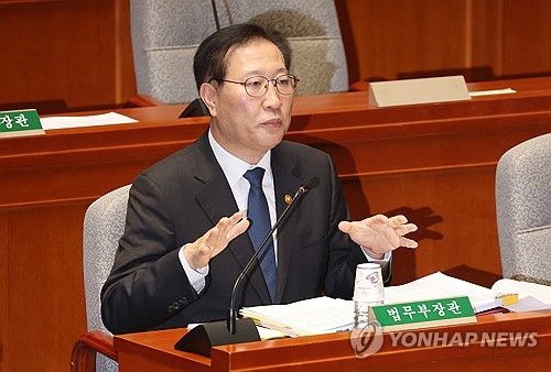 답변하는 박성재 법무부 장관