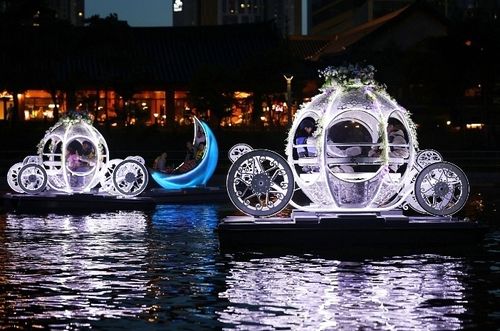 인천 송도신도시에서 운영 중인 달빛배와 신데렐라배 