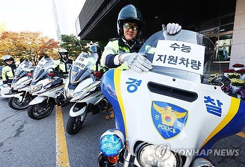 수능일 특별 교통관리 준비하는 경찰