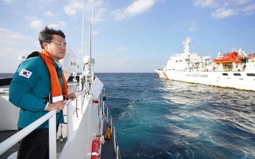 수색 현장 점검하는 강도형 해수부 장관