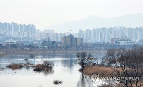 초미세먼지로 뿌연 춘천 도심