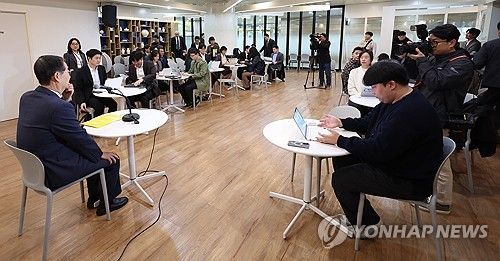 한덕수 국무총리, 청사기자단과 간담회