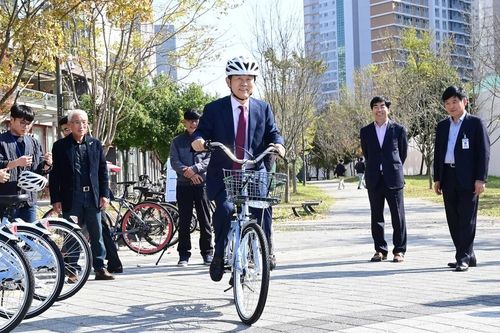 '하모타고' 점검 중인 조규일 진주시장