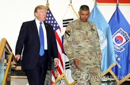 2017년 방한 때 주한미군 기지 찾은 트럼프 미국 대통령 당선인