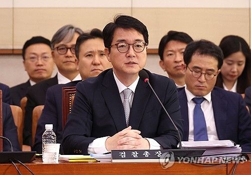 질의에 답하는 심우정 검찰총장