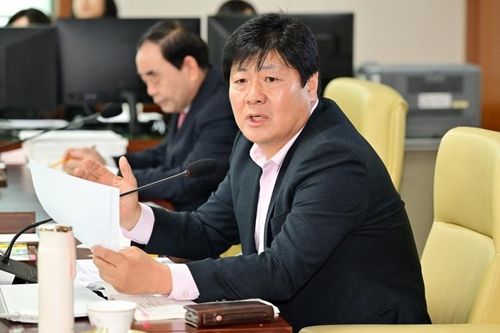 질의하는 공진혁 울산시의원