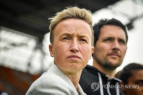 드론 염탐으로 캐나다 여자 대표팀 감독직에서 해임된 프리스트먼 감독