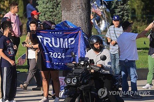 트럼프 승리 축하하는 베버리힐즈 주민들
