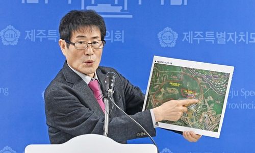 기자회견 하는 고태민 의원