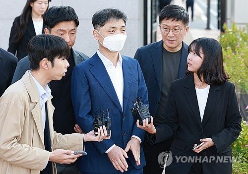 보석으로 풀려나는 카카오 김범수