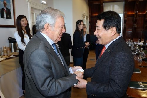 함께 손잡은 양산시-포르투갈 신트라시