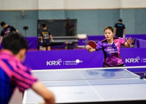 훈련 중인 유예린(오른쪽)