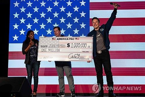 지난달 공화당 정책 지지자에게 100만달러 지급하는 일론 머스크