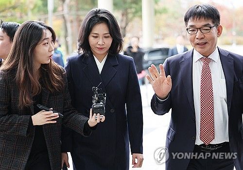 법원 들어서는 김혜경 씨